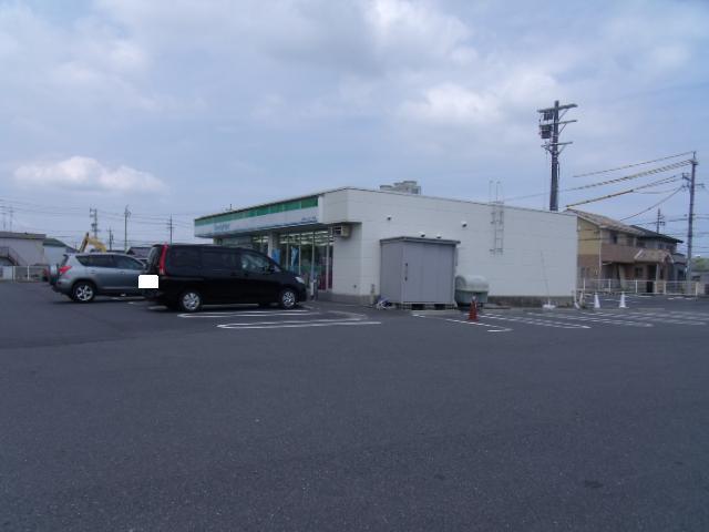 Convenience store. FamilyMart 729m to Suzuka Circuit before store (convenience store)
