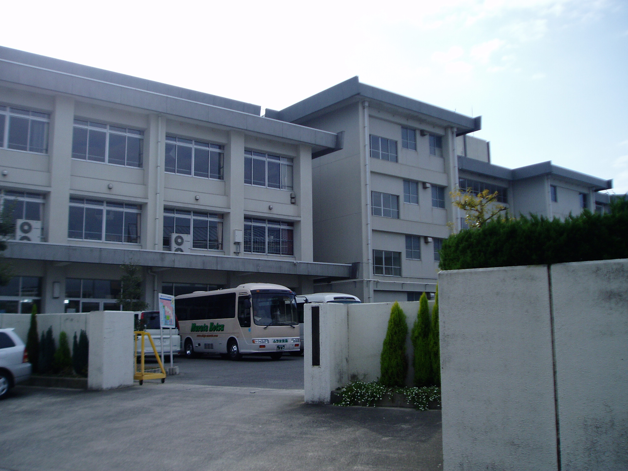 Junior high school. 187m until Suzuka Municipal Tsuzumigaura junior high school (junior high school)