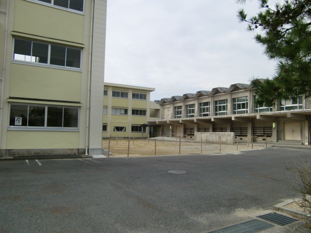 Primary school. 944m until Suzuka Municipal albino elementary school (elementary school)