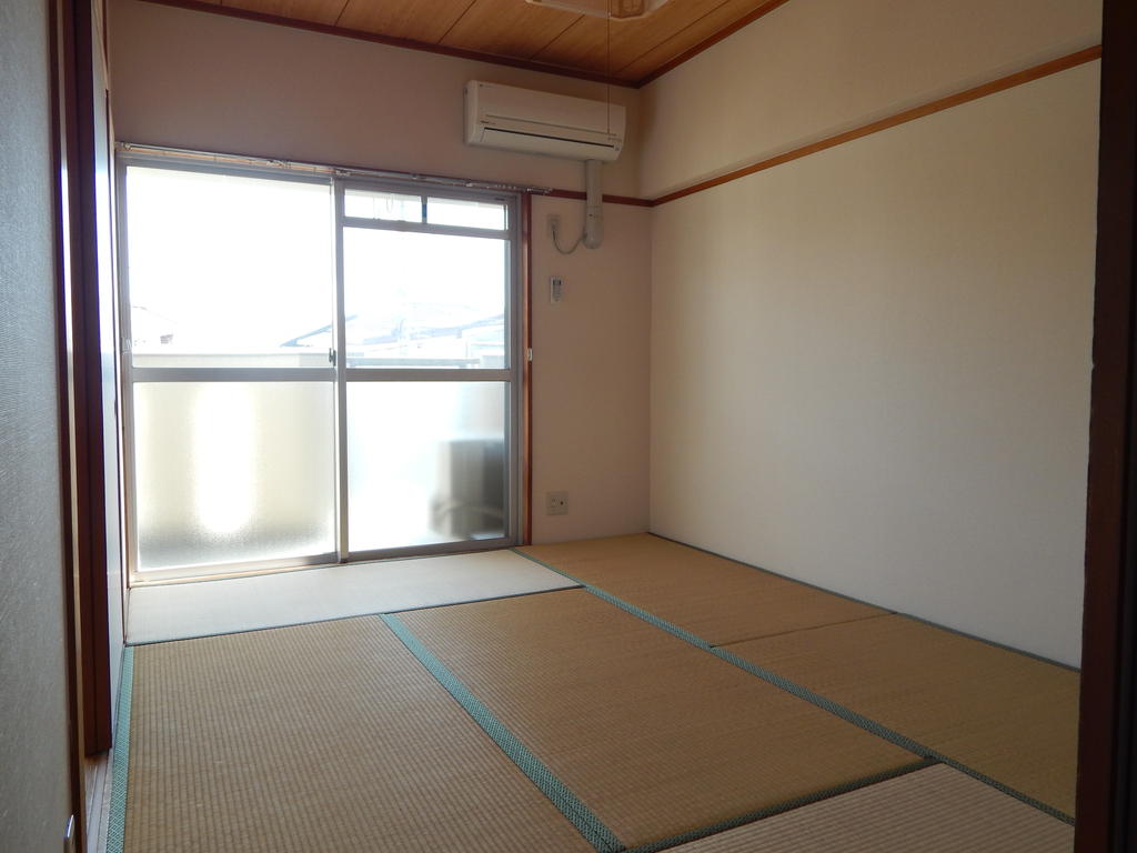 Other room space. Slowly rest Japanese-style room 6 quires