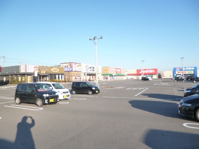 Shopping centre. Across Plaza 1542m to Suzuka (shopping center)