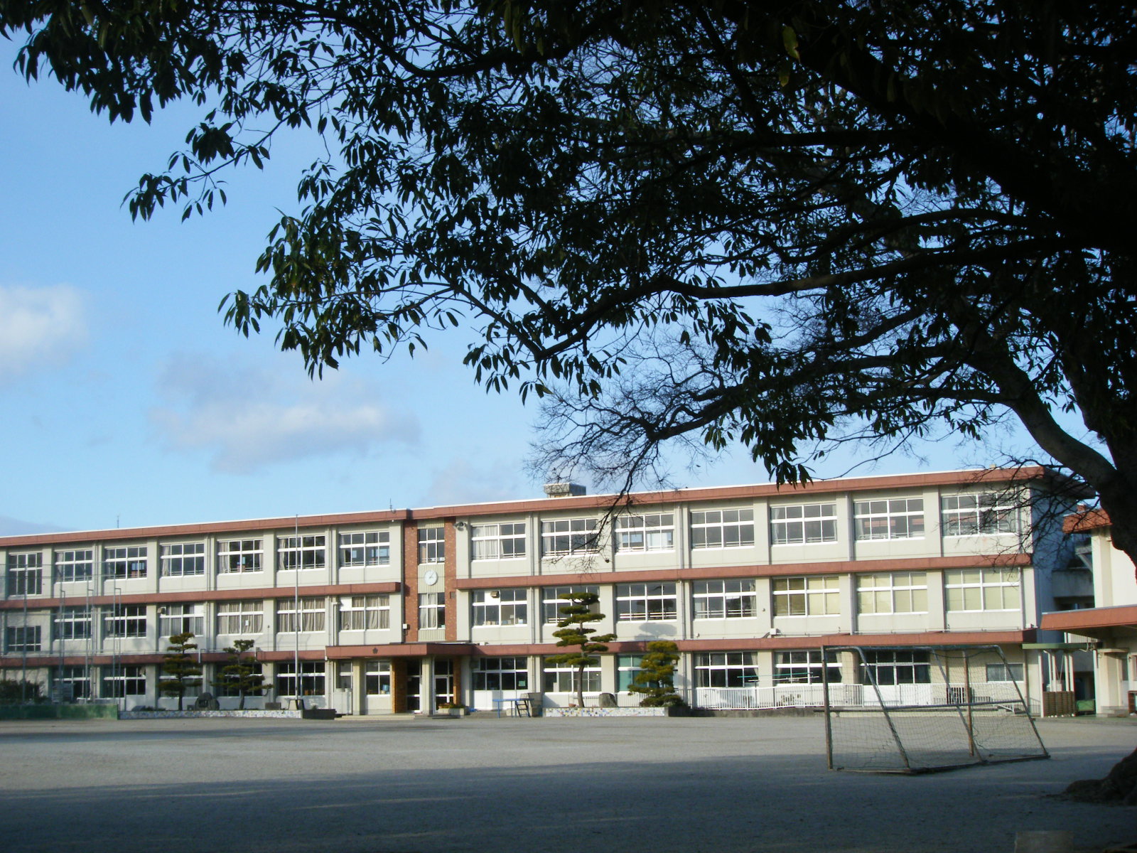 Primary school. 241m until Suzuka Municipal Kobe elementary school (elementary school)