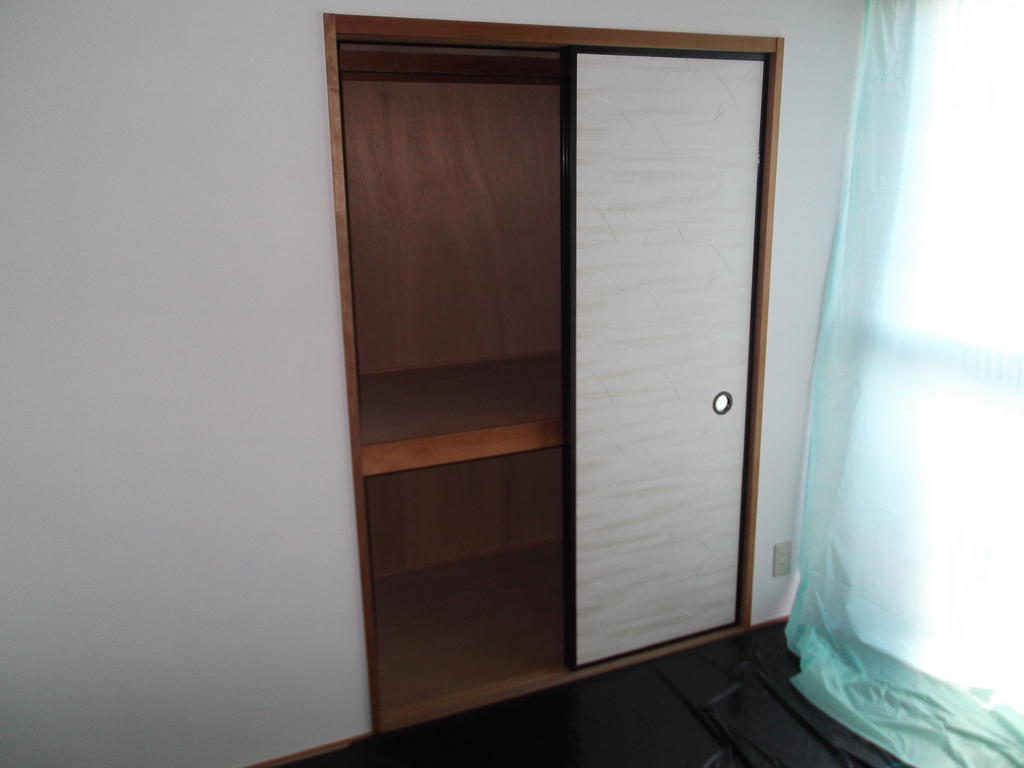 Other room space. Tatami storage