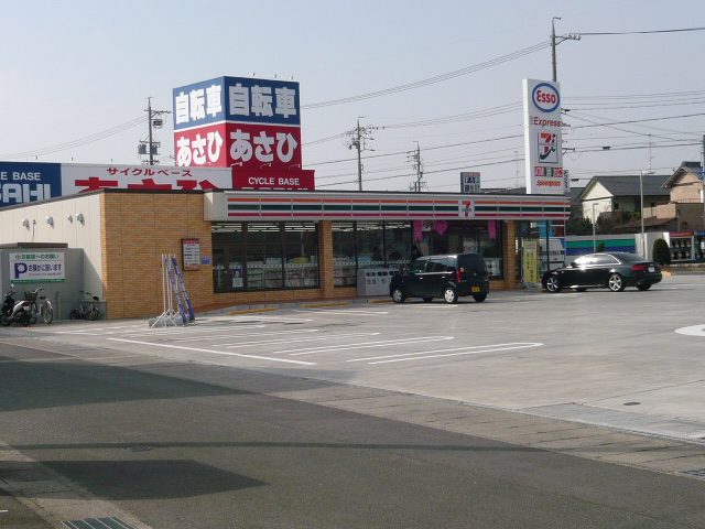 Convenience store. Seven-Eleven Suzuka Kishioka the town store (convenience store) to 611m