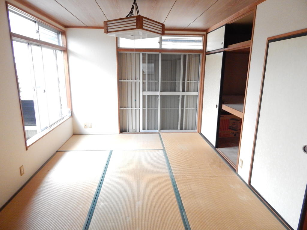 Other room space. Sunny Japanese-style room
