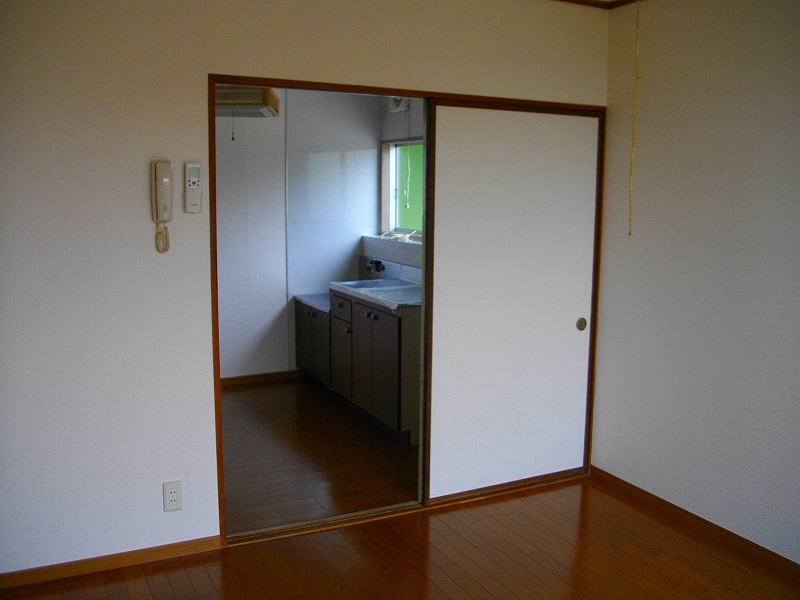 Living and room. Western-style room entrance