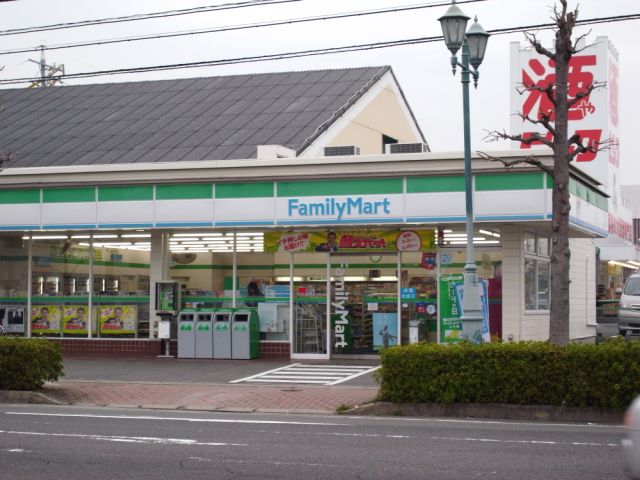 Convenience store. 420m to Family Mart (convenience store)