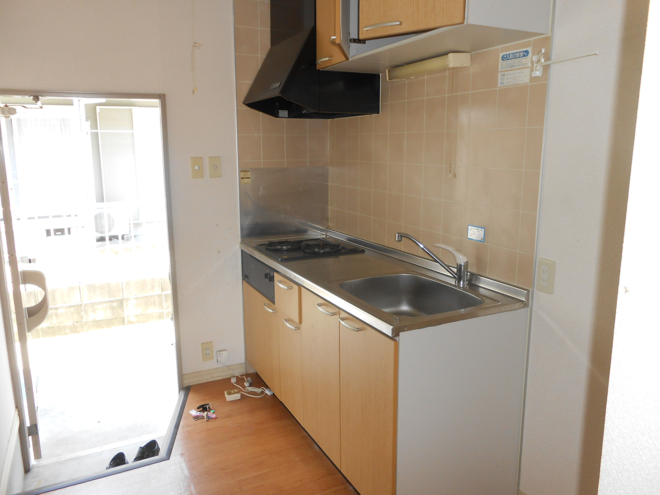 Kitchen. Spacious sink with gas stove size