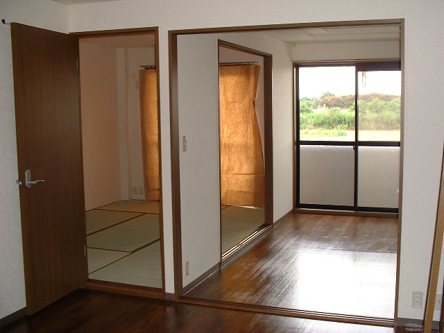 Other room space. And spacious ☆ (No. 106 room)