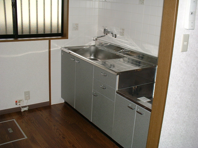Kitchen. Gas stove installation Allowed (No. 106 room)