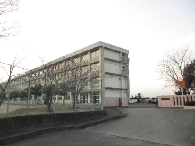 Junior high school. Municipal Sotoku until junior high school (junior high school) 1300m