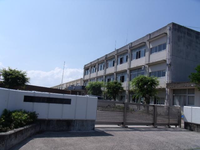 Junior high school. 1870m to Suzuka Municipal large tree junior high school (junior high school)