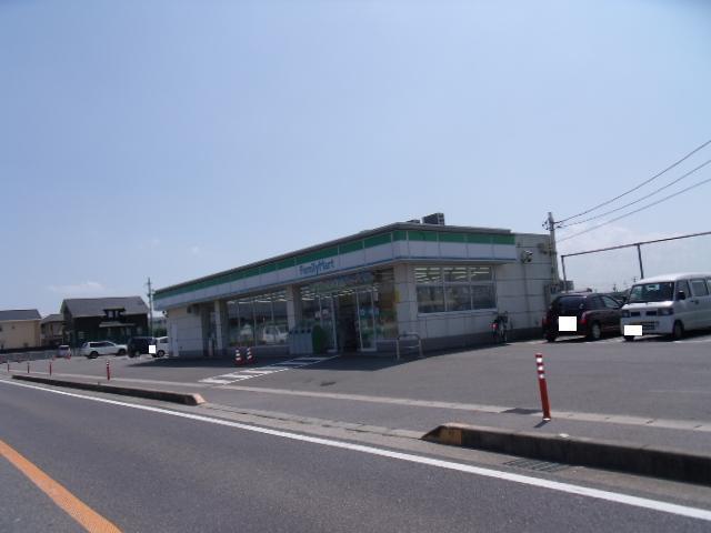 Convenience store. FamilyMart 309m until Suzuka Kitanago store (convenience store)