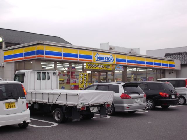 Convenience store. MINISTOP up (convenience store) 570m