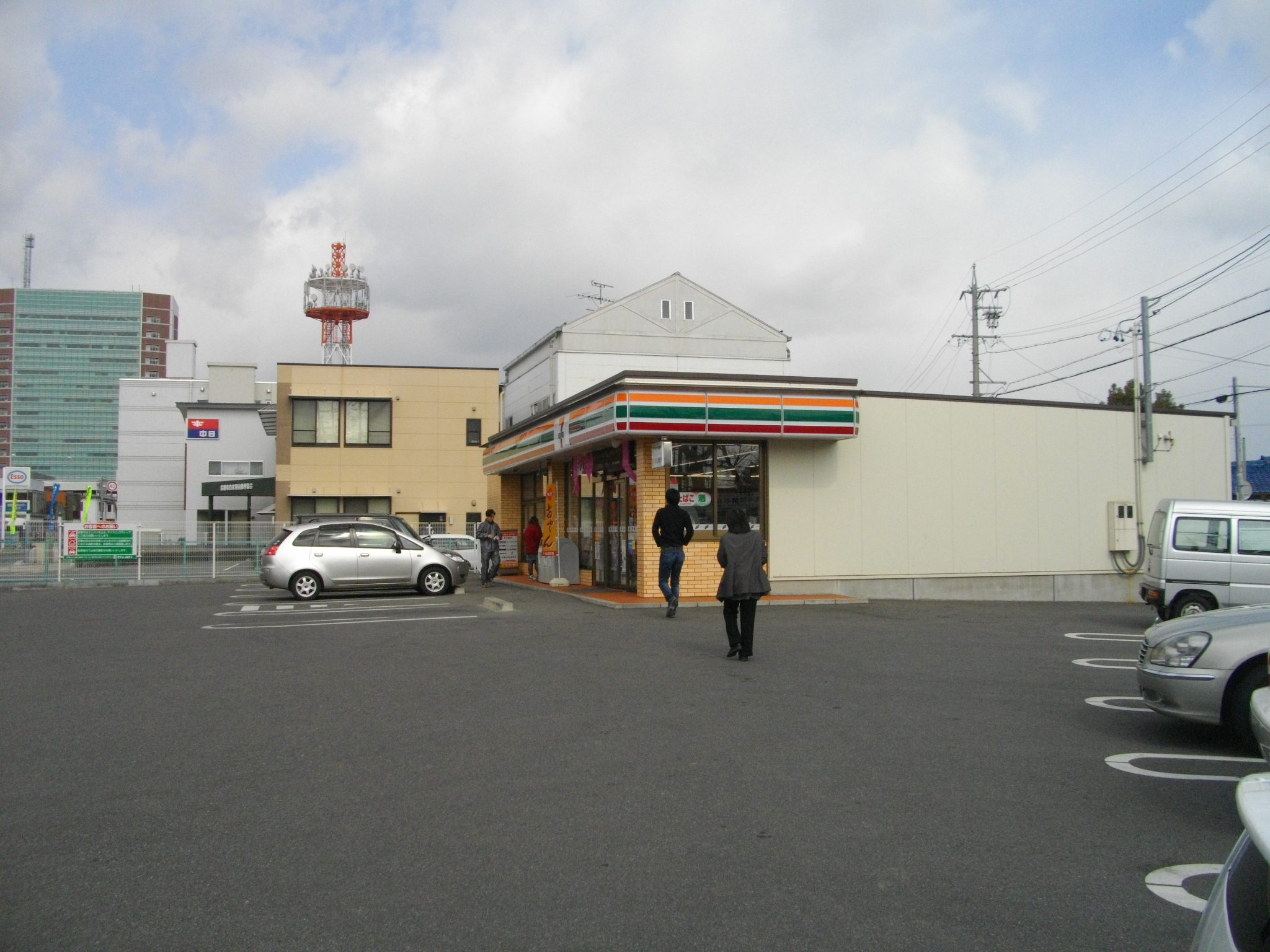 Convenience store. Seven-Eleven Suzuka Yahashi 1-chome to (convenience store) 736m