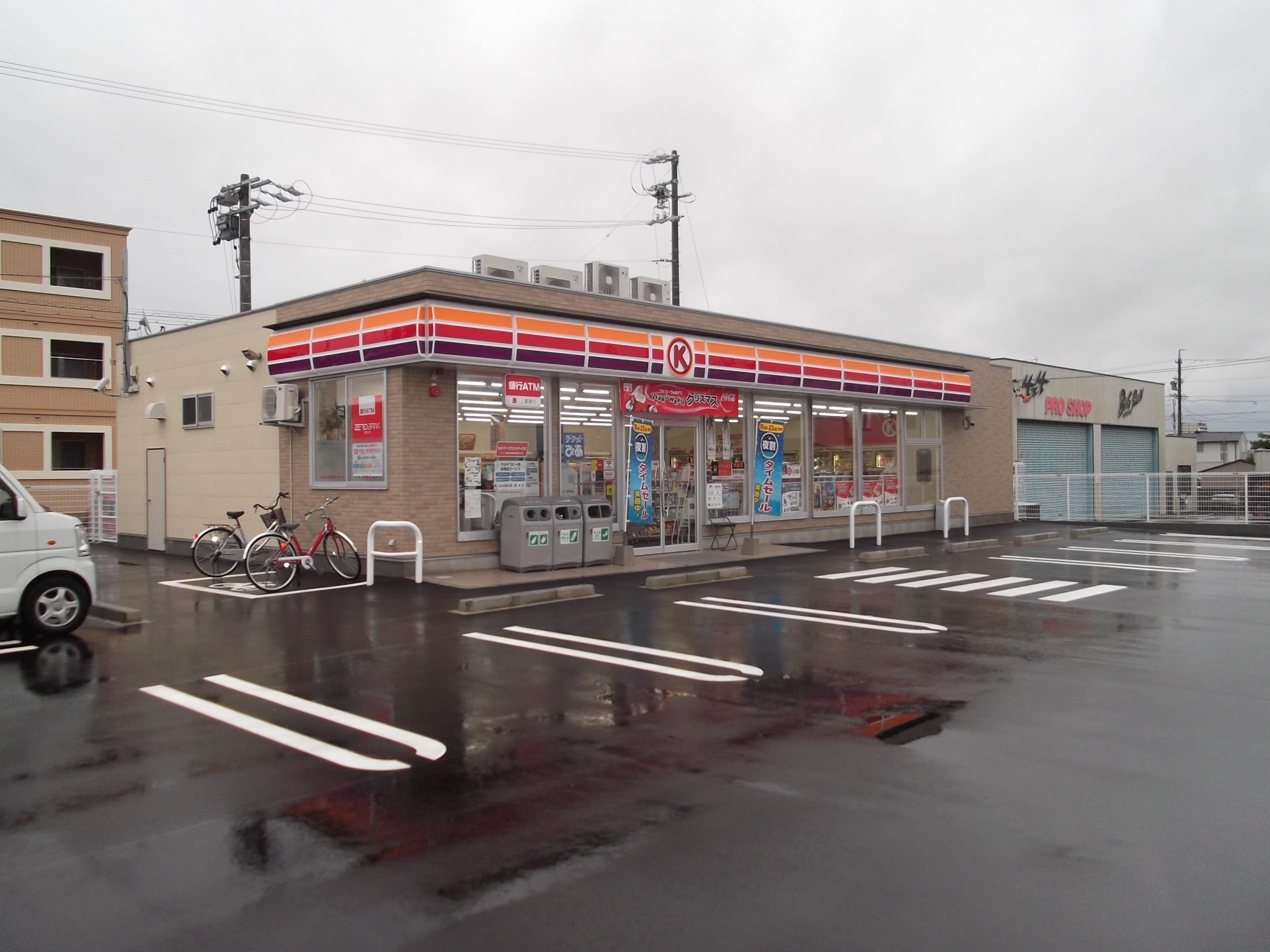 Convenience store. Circle K Suzuka Shirako-machi store (convenience store) to 422m