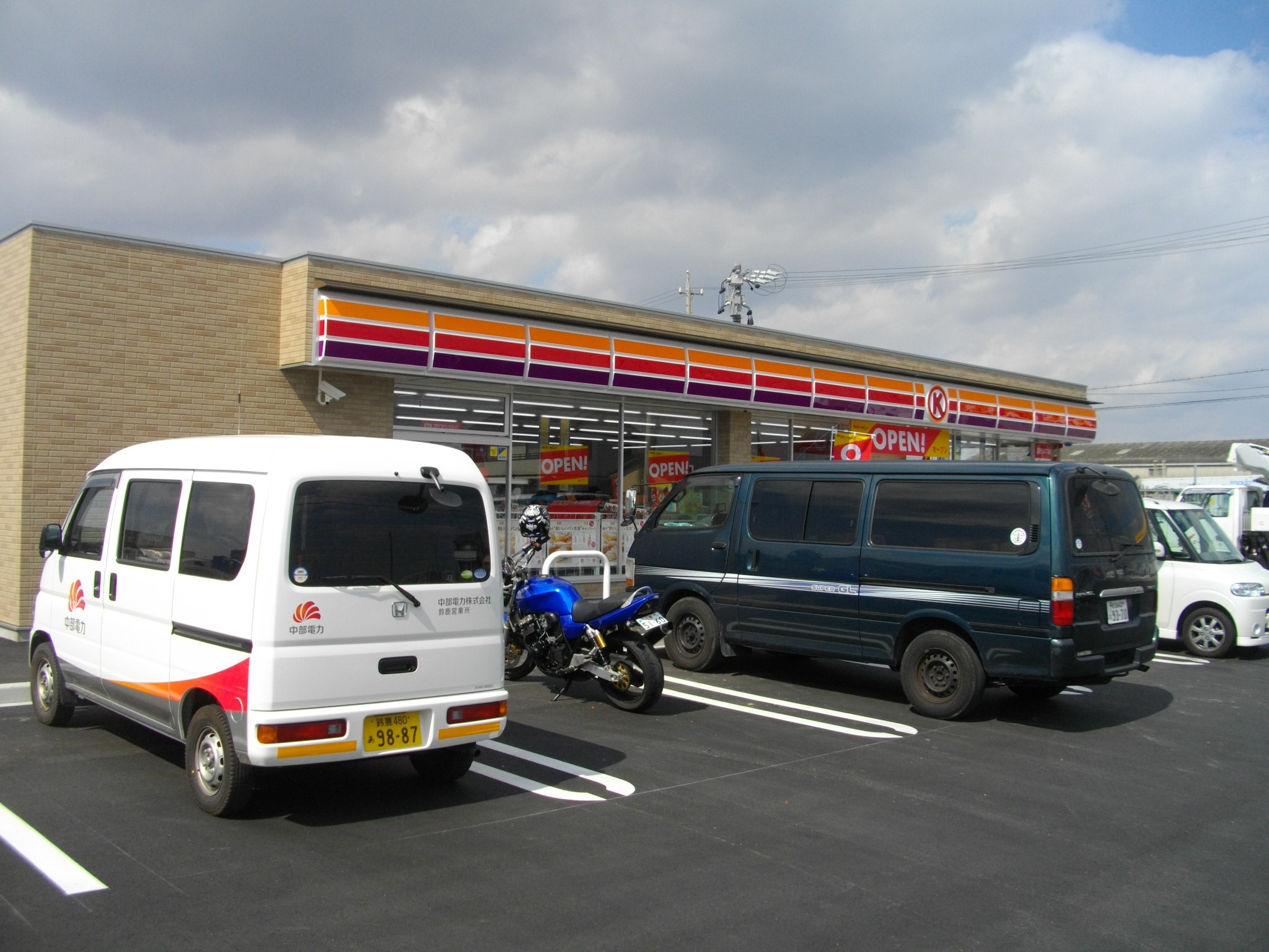 Convenience store. Circle K Suzuka Kitahorie the town store (convenience store) up to 1073m