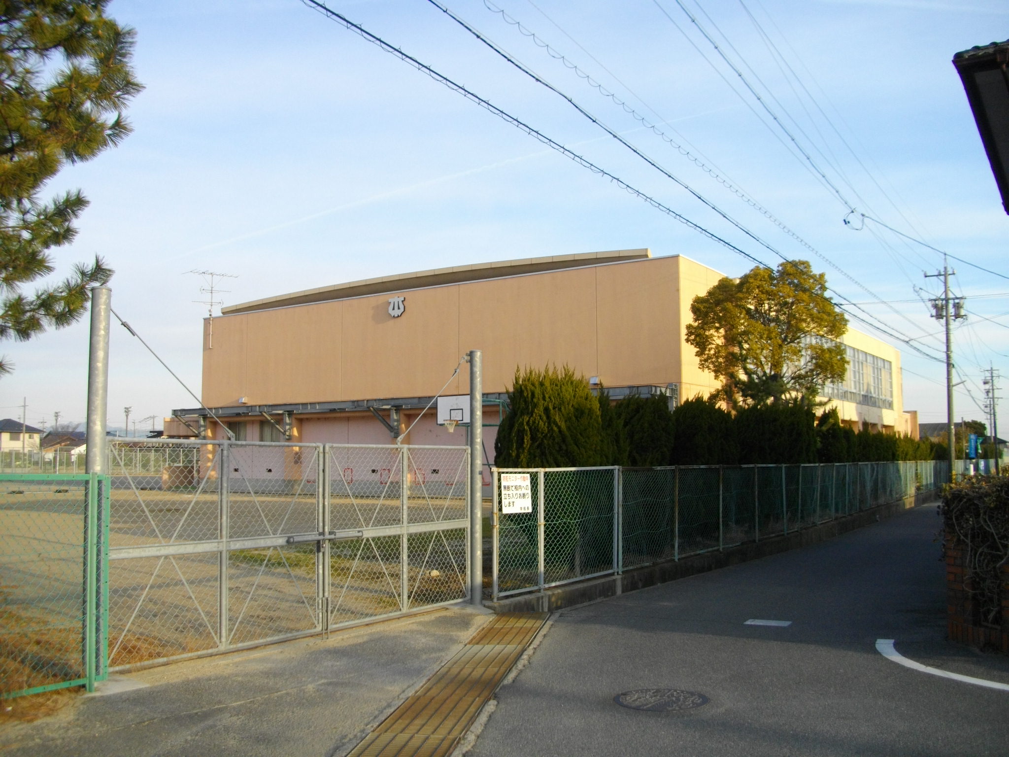 Junior high school. 519m until Suzuka Municipal large tree junior high school (junior high school)
