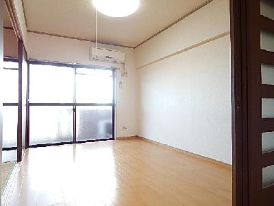 Other room space. Lighted rooms ^ 0 ^ /