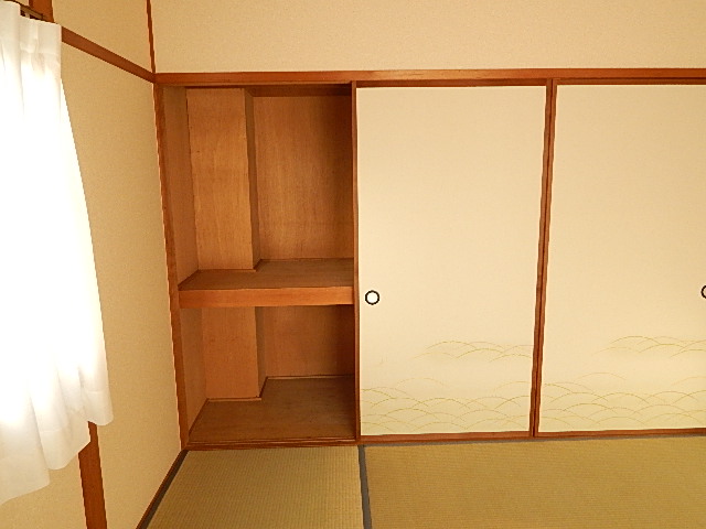 Other room space. With space closet happy there