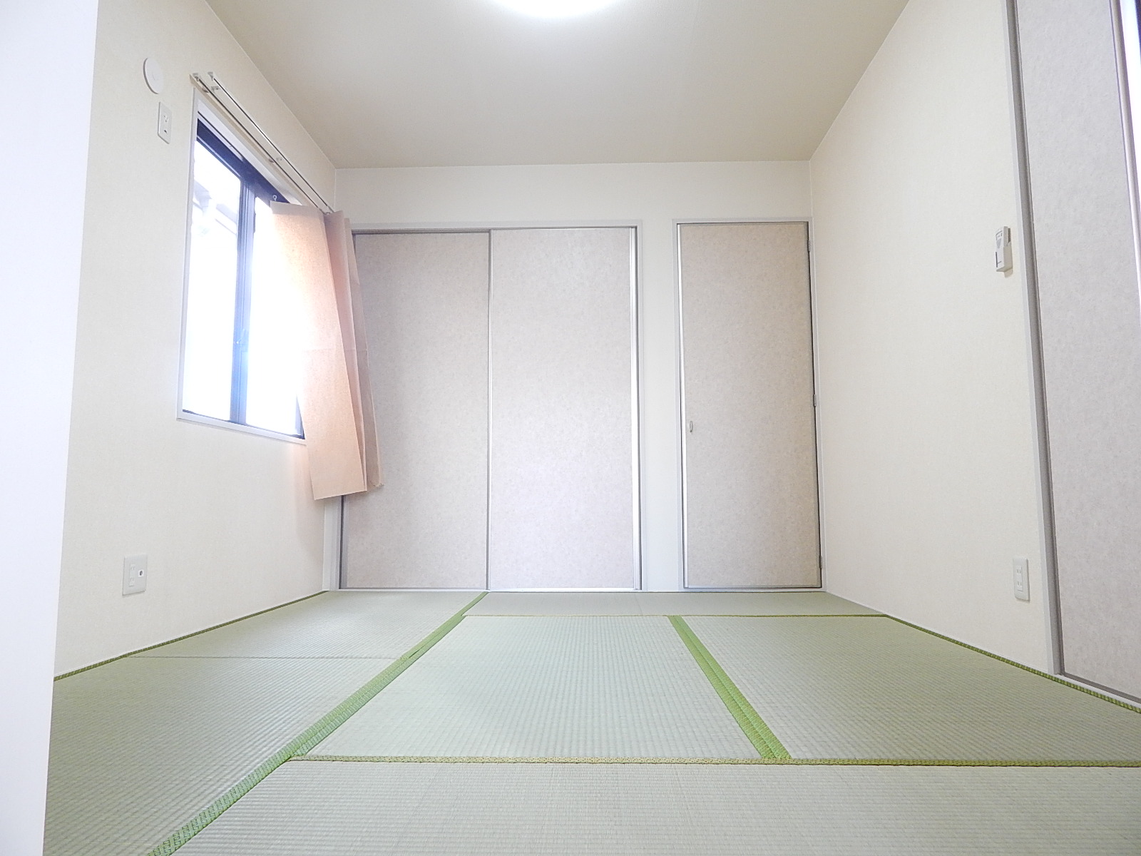 Other room space. Relaxing Japanese-style room 6 quires ☆