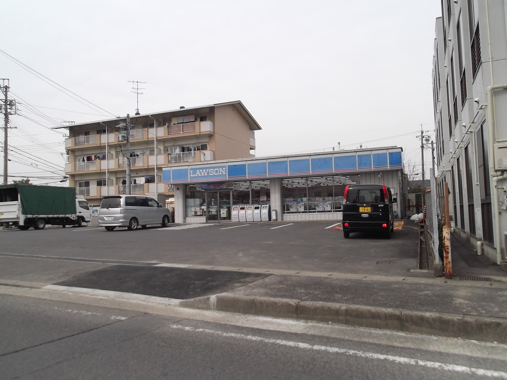 Convenience store. 721m until Lawson Suzuka Akoso the town store (convenience store)