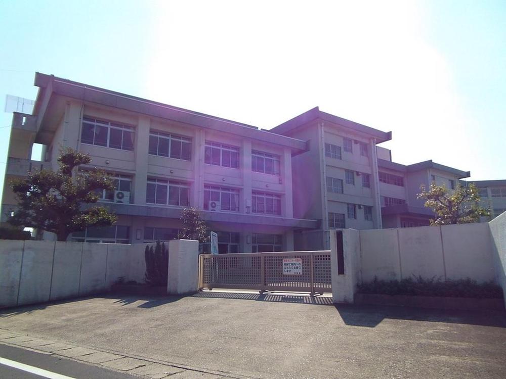 Junior high school. 1011m to Suzuka Municipal Tsuzumigaura junior high school