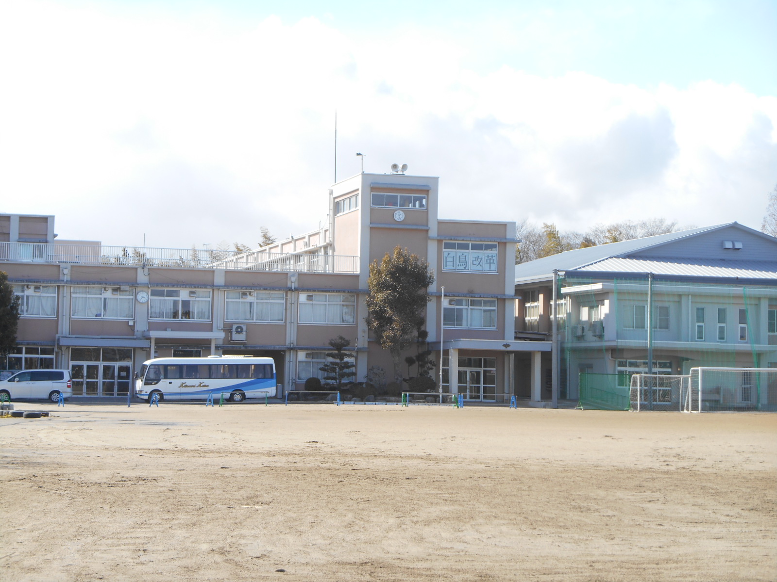 Junior high school. 1950m to Suzuka Municipal swan junior high school (junior high school)