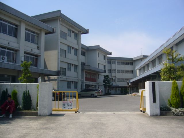 Junior high school. Municipal Tsuzumigaura until junior high school (junior high school) 2300m