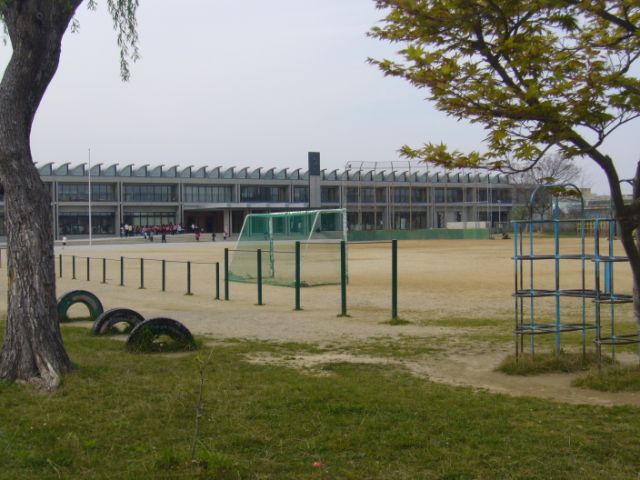 Primary school. Municipal Asahigaoka up to elementary school (elementary school) 1100m