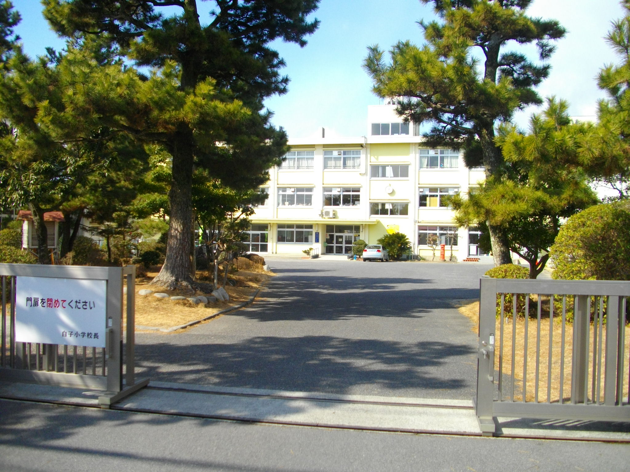 Primary school. 867m until Suzuka Municipal albino elementary school (elementary school)