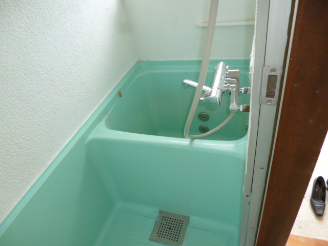 Bath. It is a window with a bathroom ☆