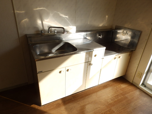 Kitchen. You will want to have a gas stove installed Allowed cuisine ^ 0 ^ /