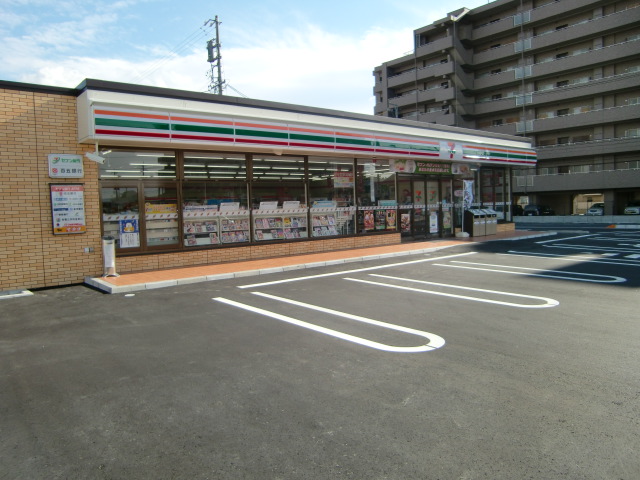 Convenience store. Seven-Eleven Suzuka Yahashi 1-chome to (convenience store) 269m