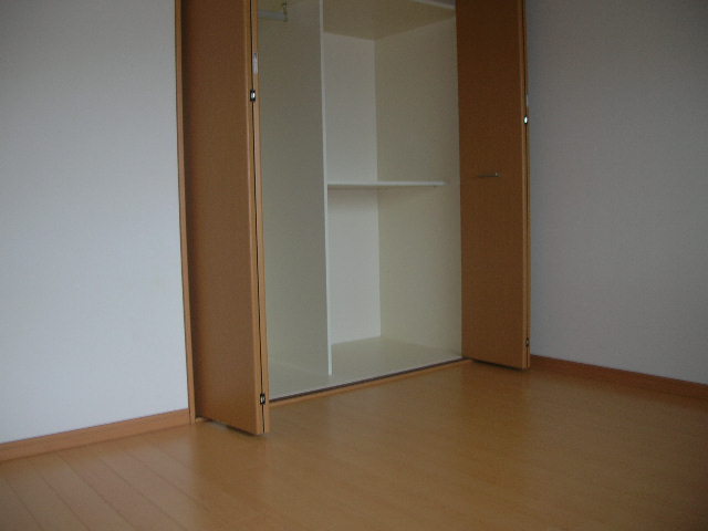 Other room space. Western-style room, Closet comes with a