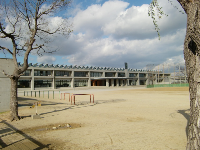 Primary school. 1100m to Suzuka Municipal Asahigaoka elementary school (elementary school)