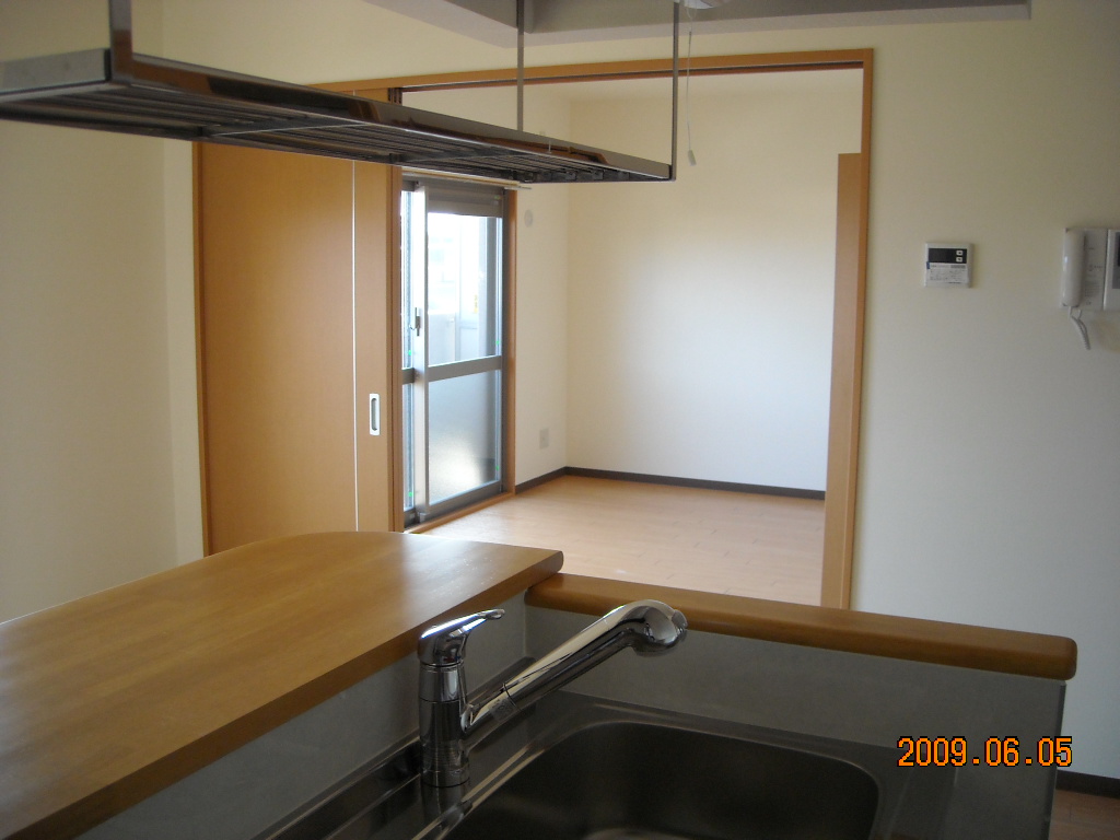 Kitchen. It is quire LDK10.6 spacious ☆