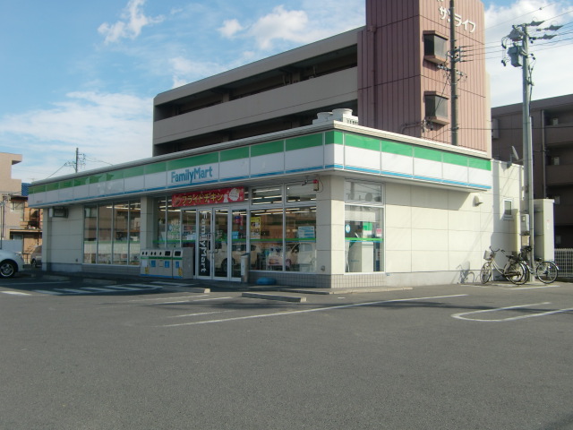 Convenience store. 276m to FamilyMart Suehirocho store (convenience store)