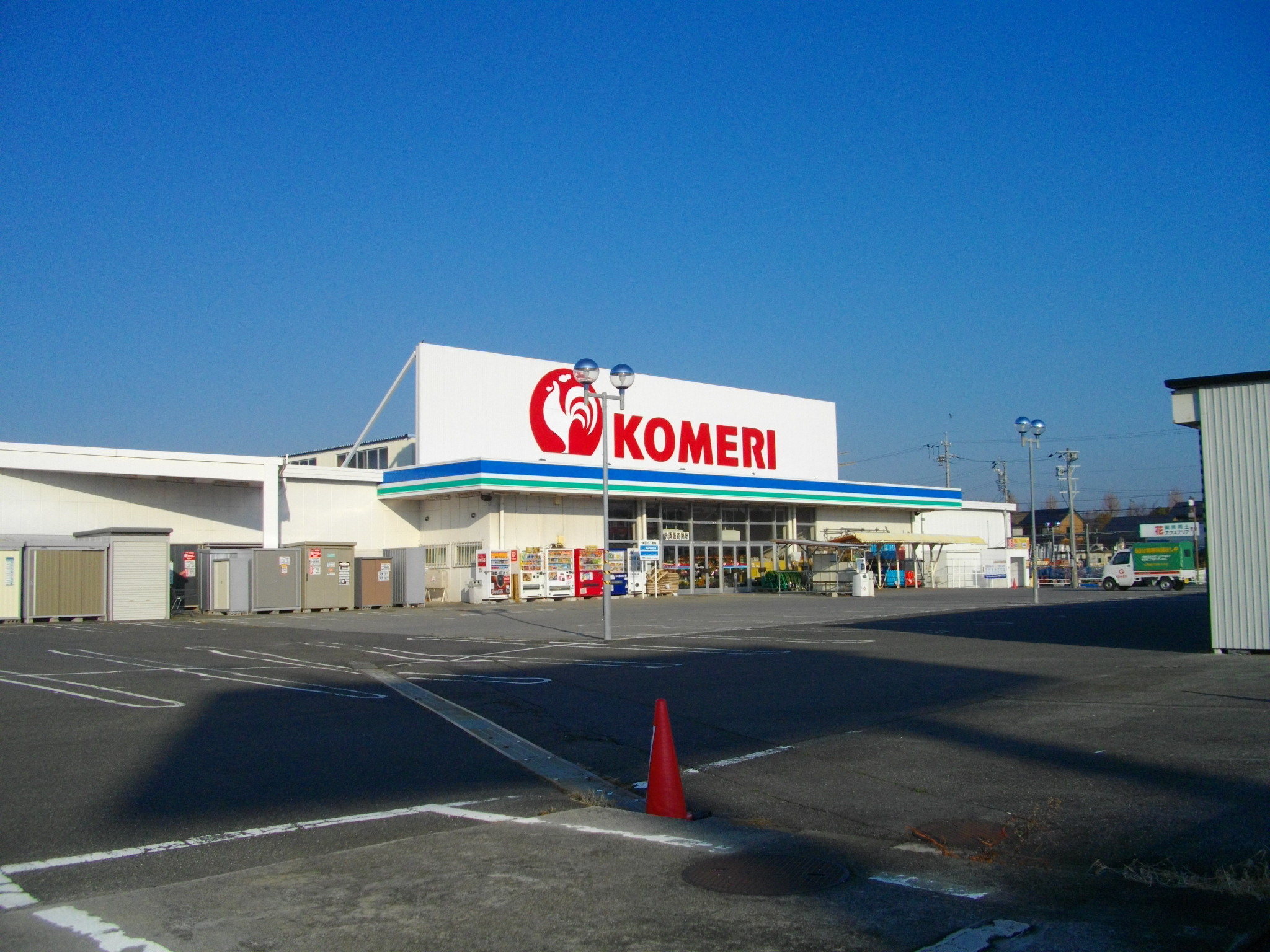 Home center. Komeri Co., Ltd. home improvement Suzuka store up (home improvement) 1970m