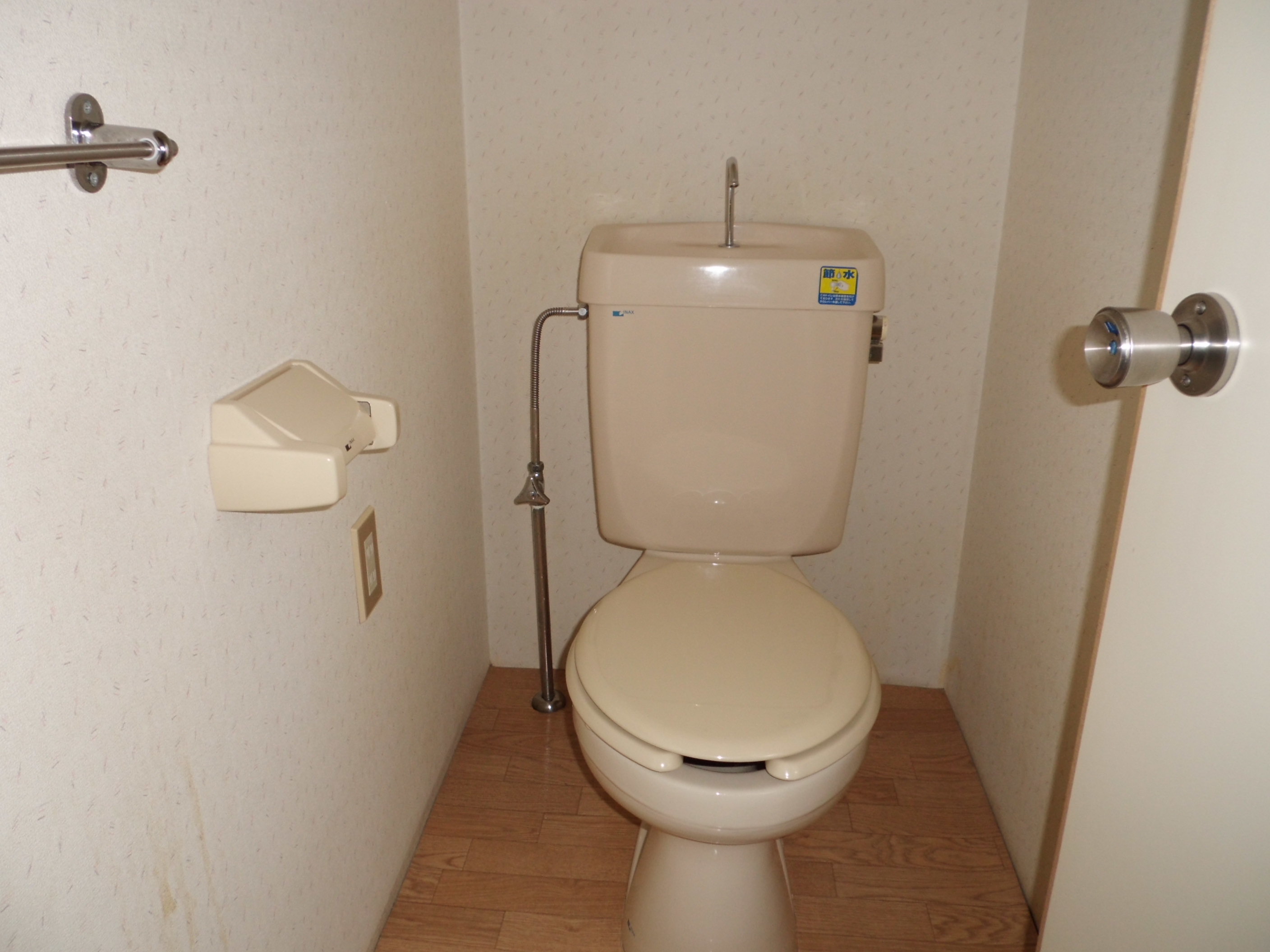 Toilet. Bright and you calm down ☆ (No. 103 room)