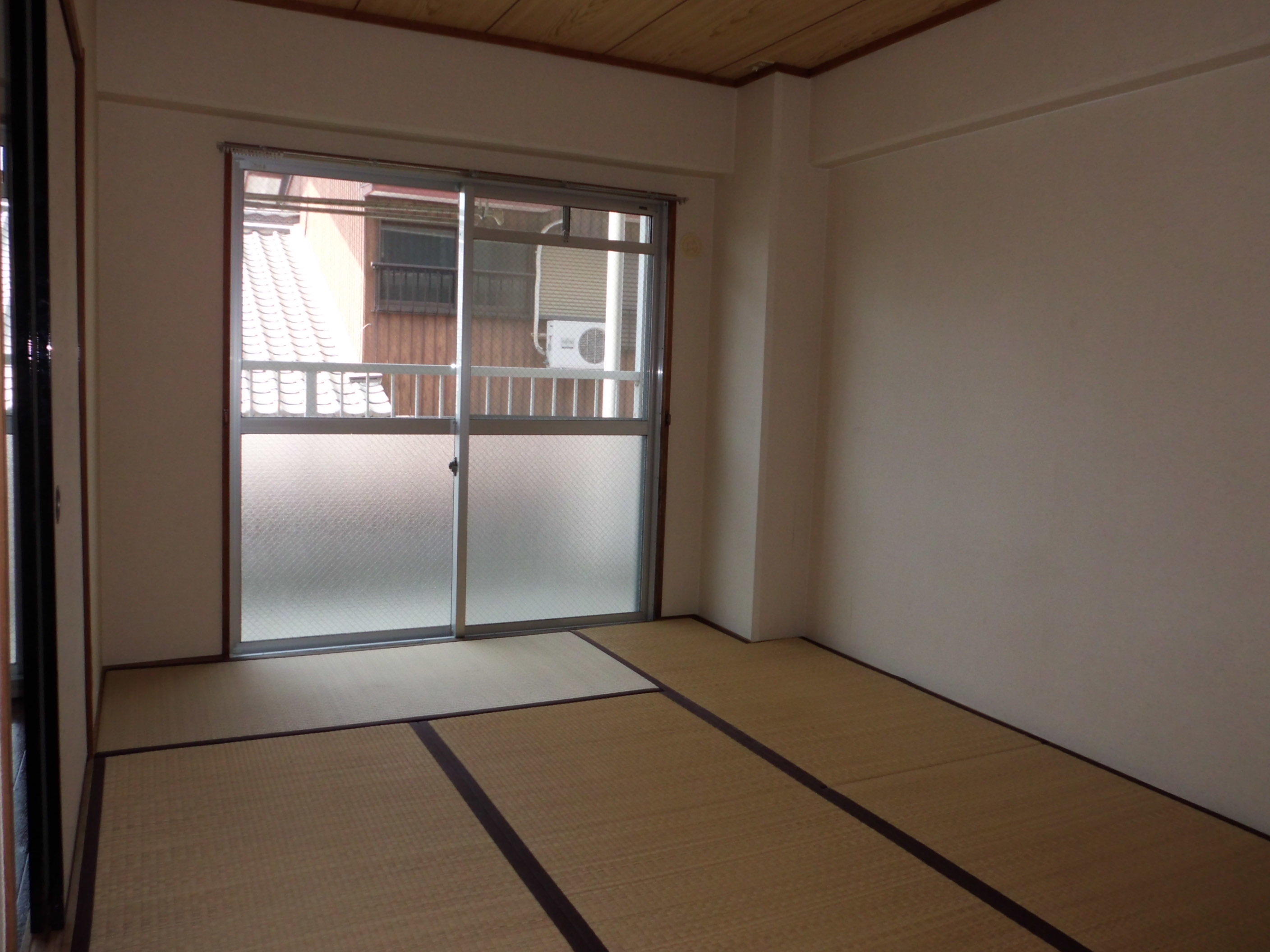 Living and room. Japanese-Style, You relax slowly (No. 103 room)