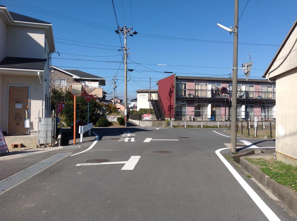 Local photos, including front road. Local (12 May 2013) Shooting