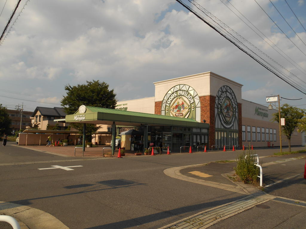 Supermarket. Foods Pavilion Maruyasu Suzuka Saijo store up to (super) 400m