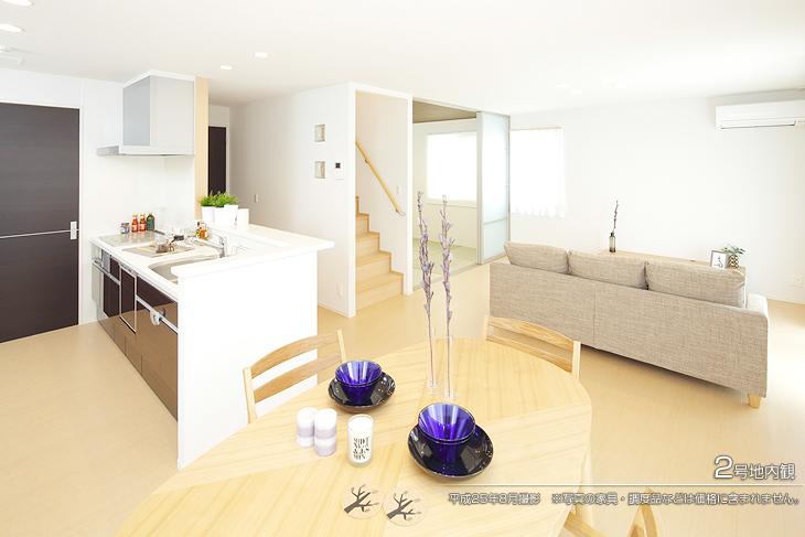 Non-living room.  [No. 2 place] [Introspection Photo] 2013 August shooting  ※ Photos furniture ・ Such as furniture are not included in the price. 