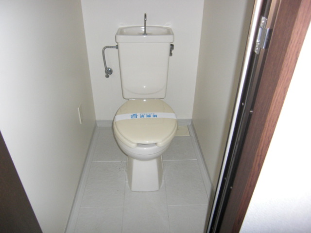 Toilet. Brightly, Calms down (3A Room No.)