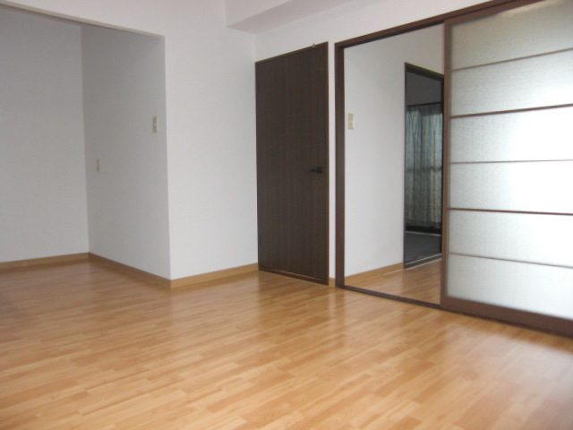 Other room space. Spacious room ^ 0 ^ / (3A Room No.)