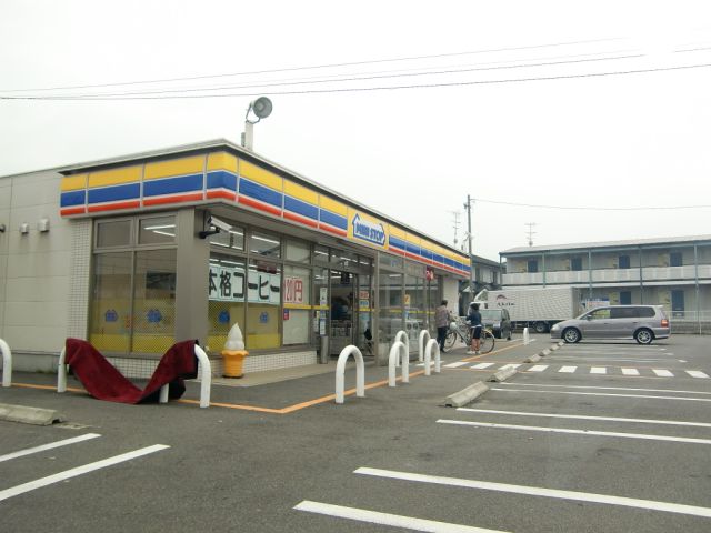 Convenience store. MINISTOP up (convenience store) 870m