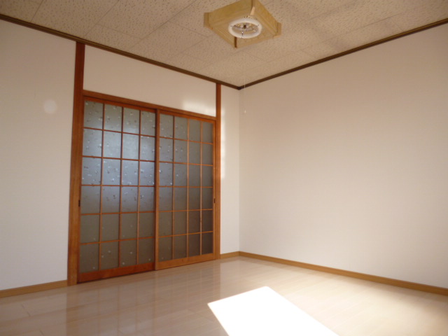 Other room space. Japanese-style room is 8 quires room
