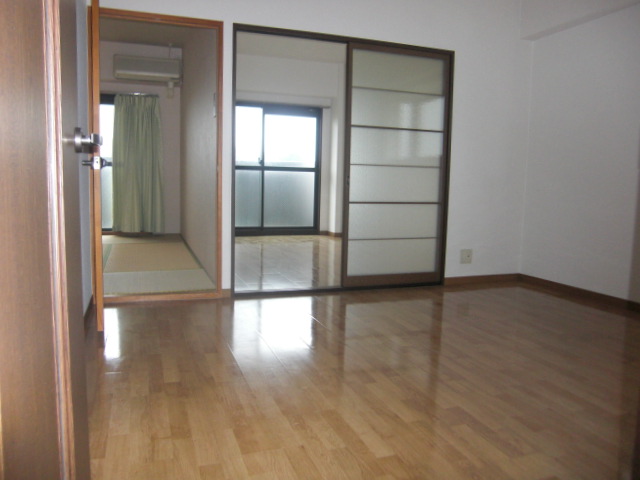 Living and room. LDK8 Pledge of, Spacious room (No. 306 room)