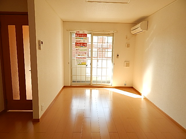 Living and room. It is quire LDK12.8 spacious ☆